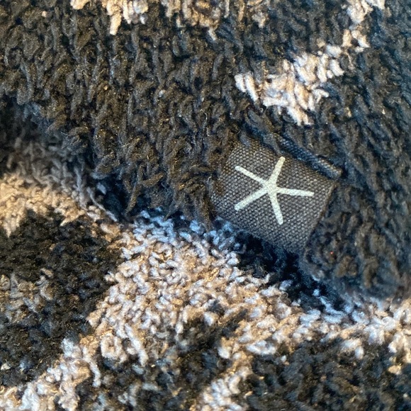 Barefoot Dreams CozyChic Leopard Poncho in multi graphite grey shawl wrap - Picture 13 of 14